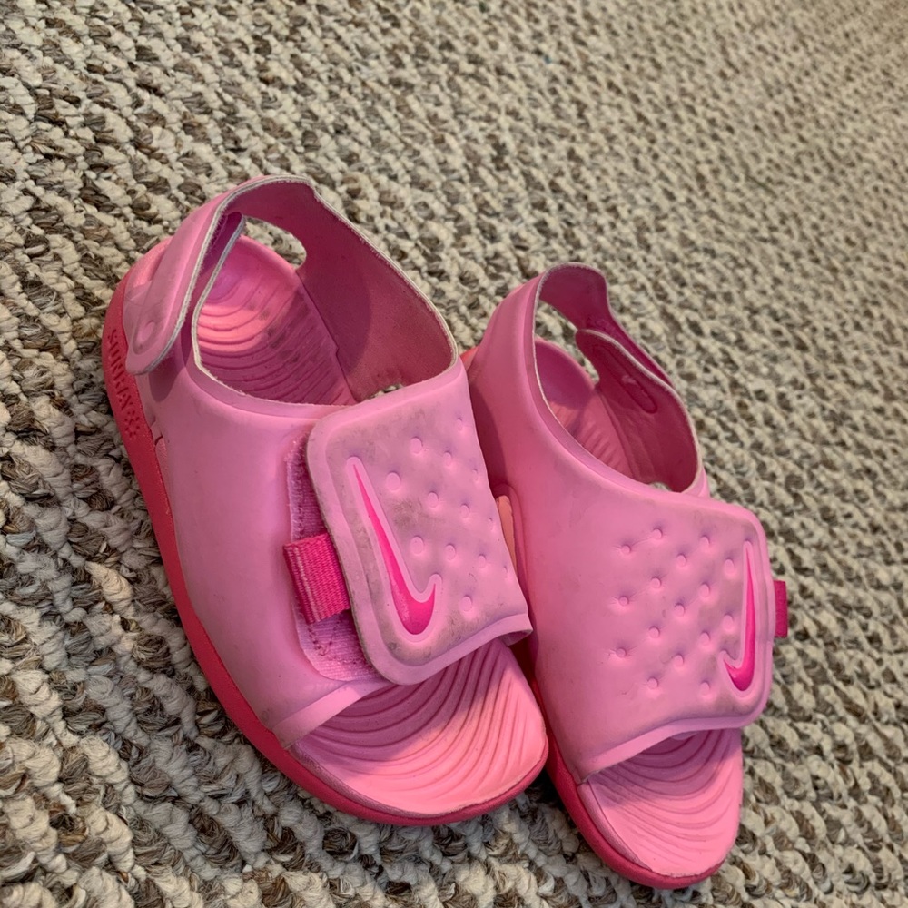 Toddler Nike sandals size 6